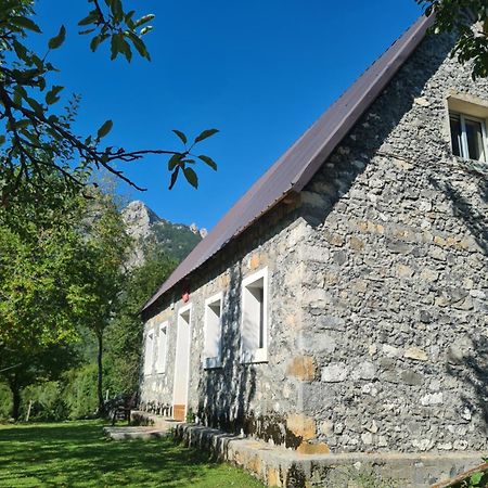 Tropoje Guest House Emanueli מראה חיצוני תמונה