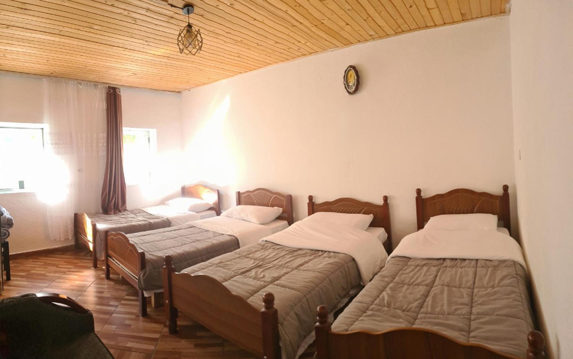 Tropoje Guest House Emanueli מראה חיצוני תמונה
